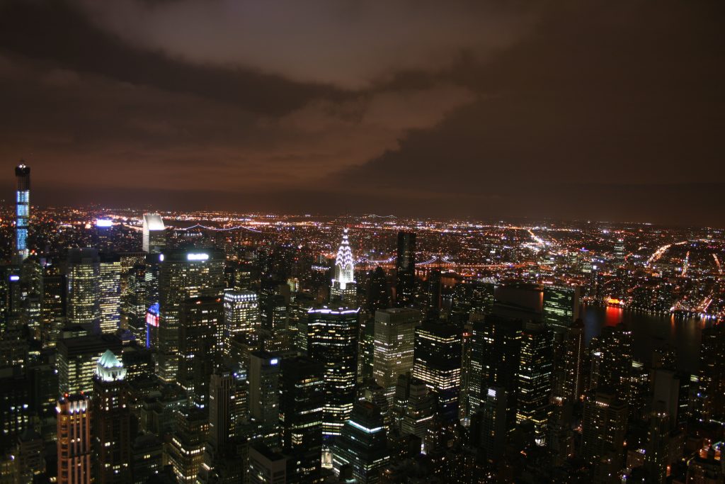 Nočný Manhattan z Empire State Building